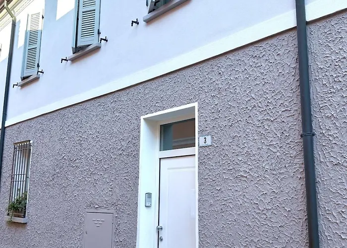 Casa Lazzari - Giardino Segreto A 3 Min Da Maria Cecilia Hospital Lägenhet *